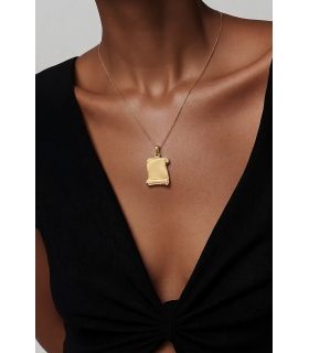 COLGANTE PERGAMINO ORO 18KT